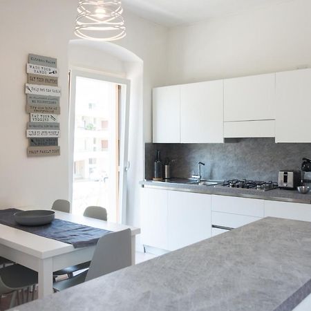 Nirvana Apartments Torbole Sul Garda Buitenkant foto
