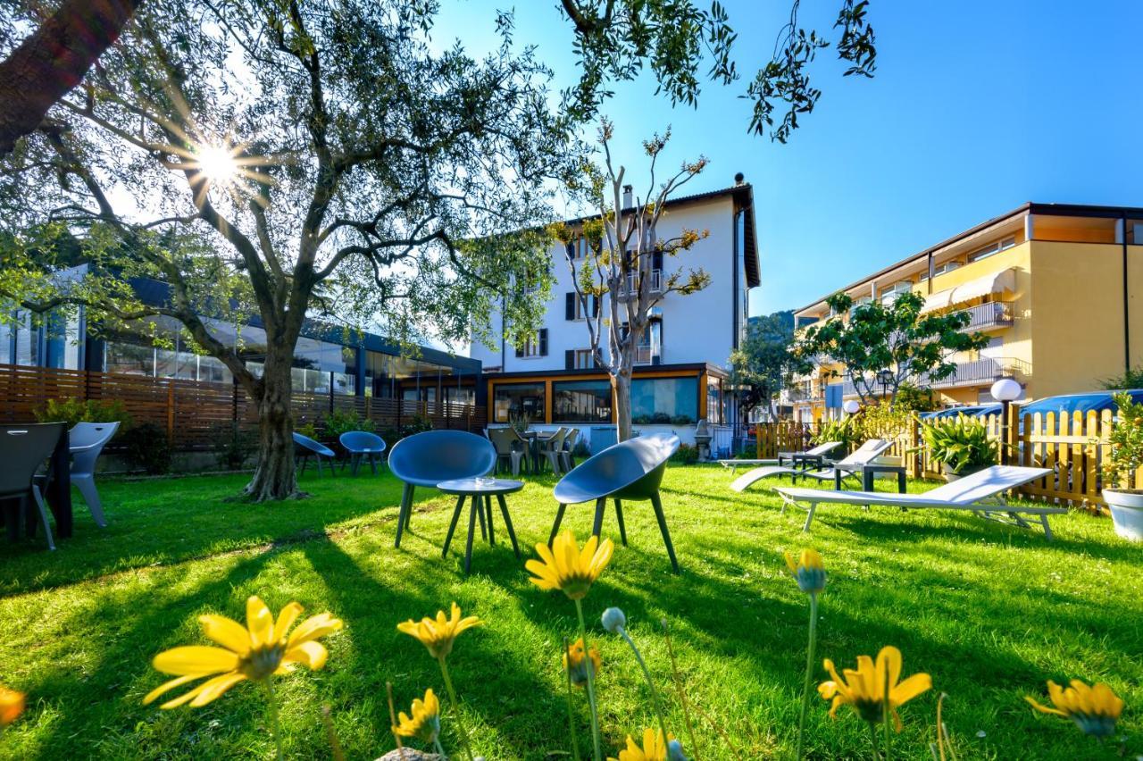 Nirvana Apartments Torbole Sul Garda Buitenkant foto