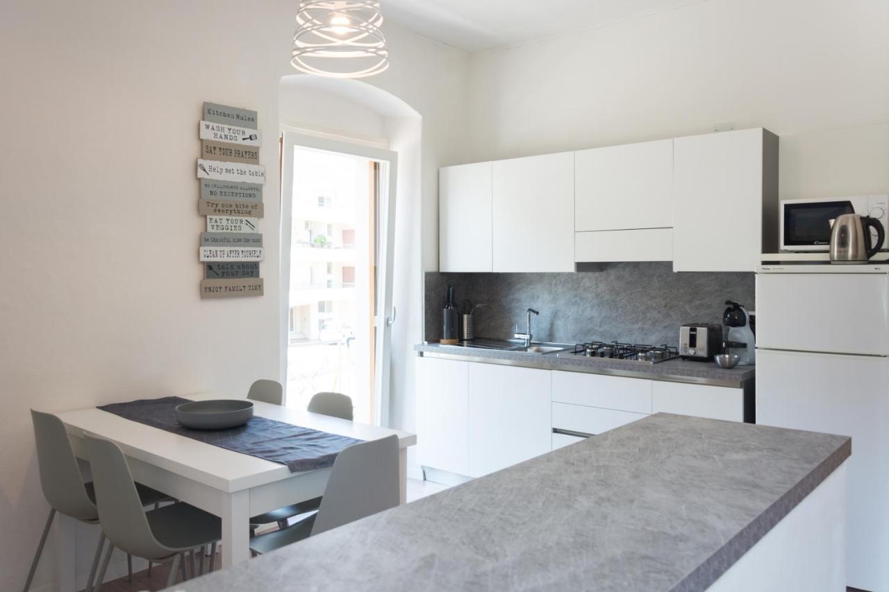 Nirvana Apartments Torbole Sul Garda Buitenkant foto