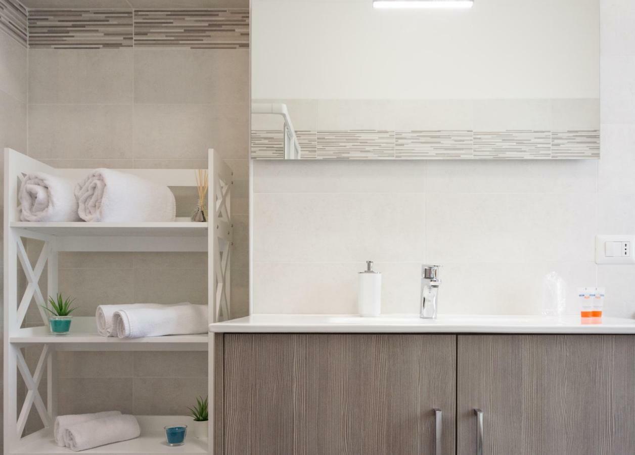 Nirvana Apartments Torbole Sul Garda Buitenkant foto