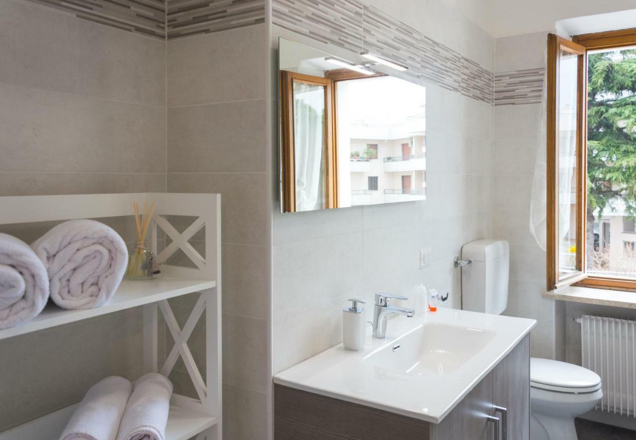 Nirvana Apartments Torbole Sul Garda Buitenkant foto